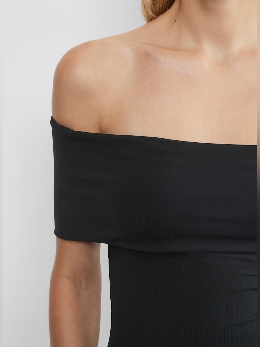 Aritzia Contour Off-Shoulder Bodysuit - Picture 3 of 13
